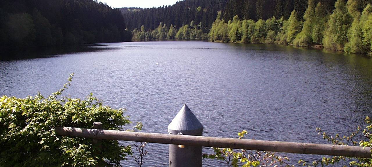 Sinkende Pegel in der Talsperre