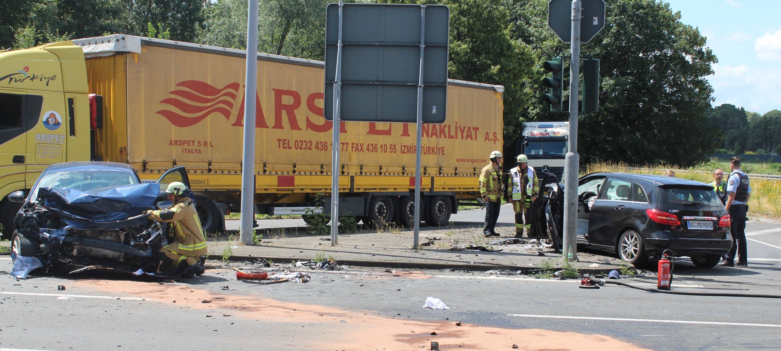 Drei Schwerverletzte bei Unfall in Alsdorf