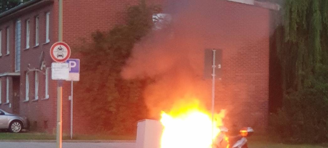 Zeugen gesucht: PKW-Brand in Baesweiler und Raubüberfall in Würselen