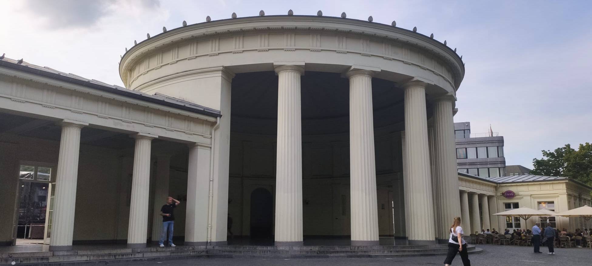 Aachen: Elisenbrunnen besprüht