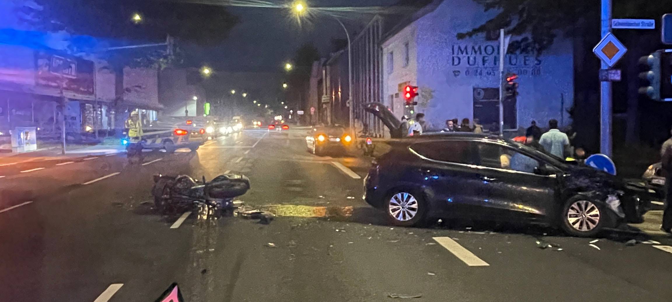 Motorradfahrer bei Unfall lebensgefährlich verletzt