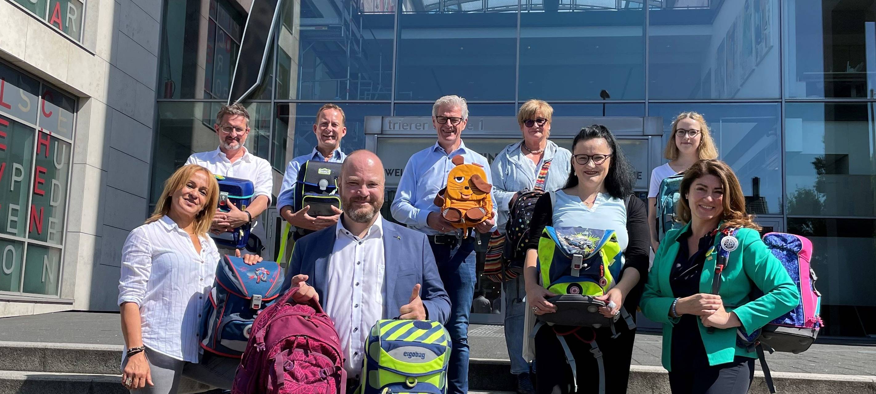 350 Schulranzen für Ukraine