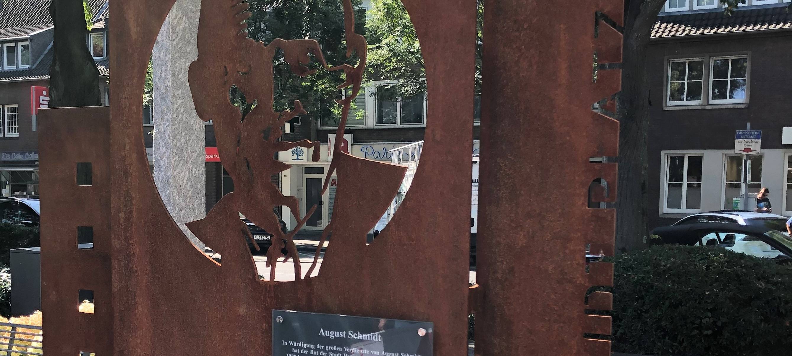 Merkstein: Neues Denkmal am August-Schmidt-Platz