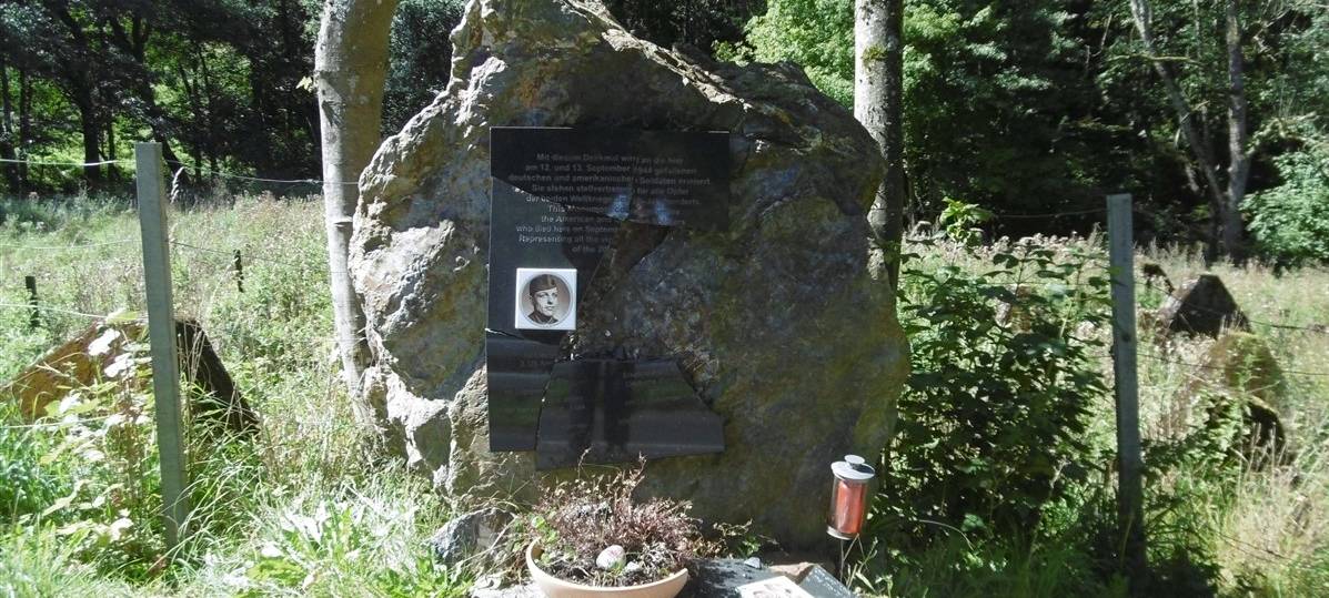 Soldaten-Denkmal in Roetgen beschädigt: Zeugen gesucht