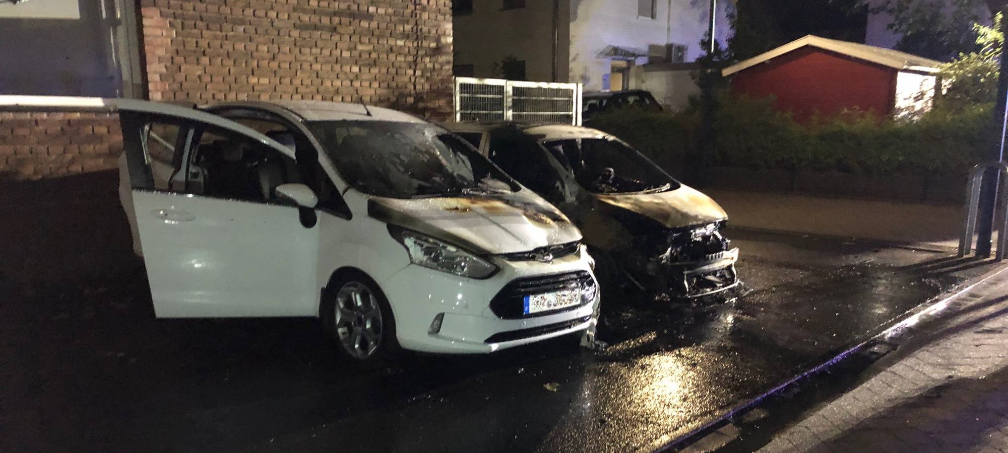 Wieder brennende Autos: Kripo sucht Zeugen