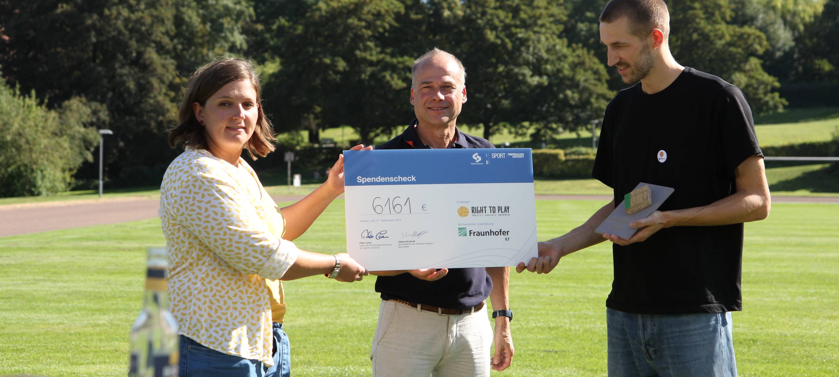 Sporthallen-Abriss: Über 6.000 Euro für "Right To Play"