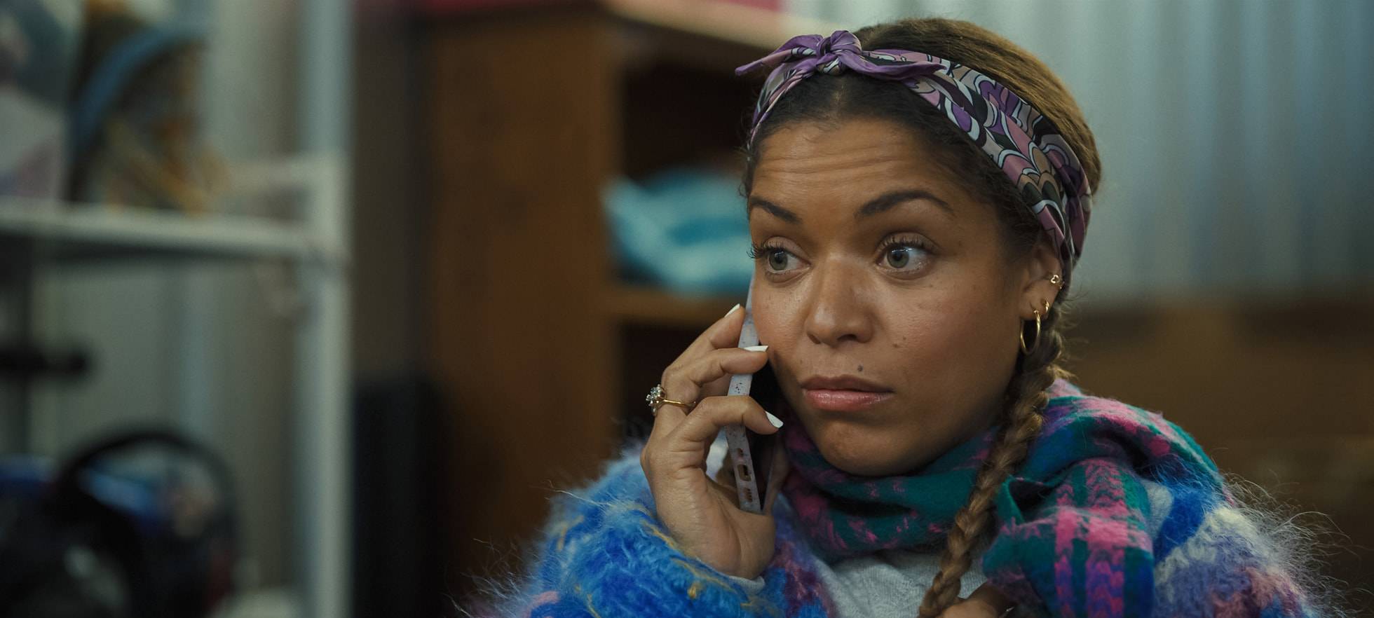 Lisa telefoniert mal wieder nachts mit Danny.