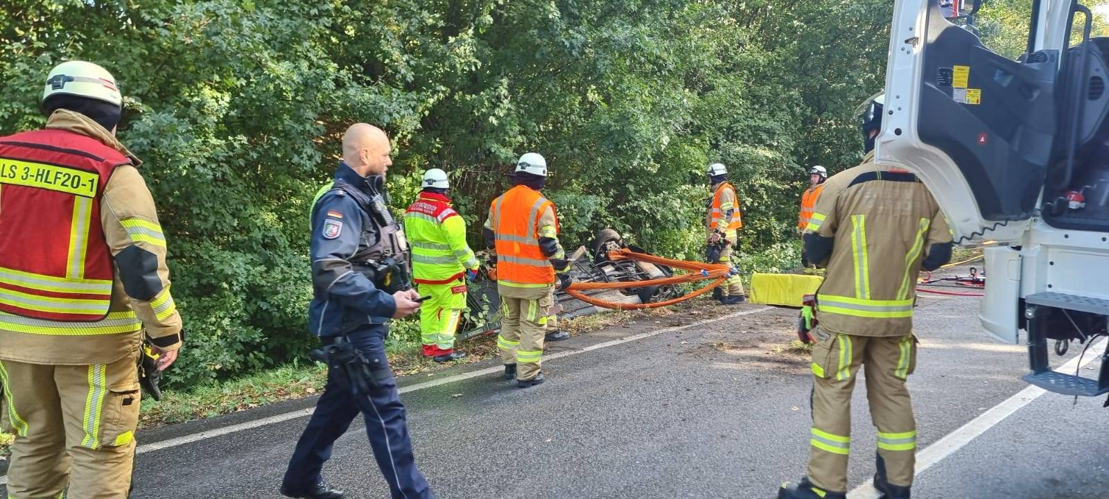 Cabrio-Fahrer verliert Kontrolle über Wagen