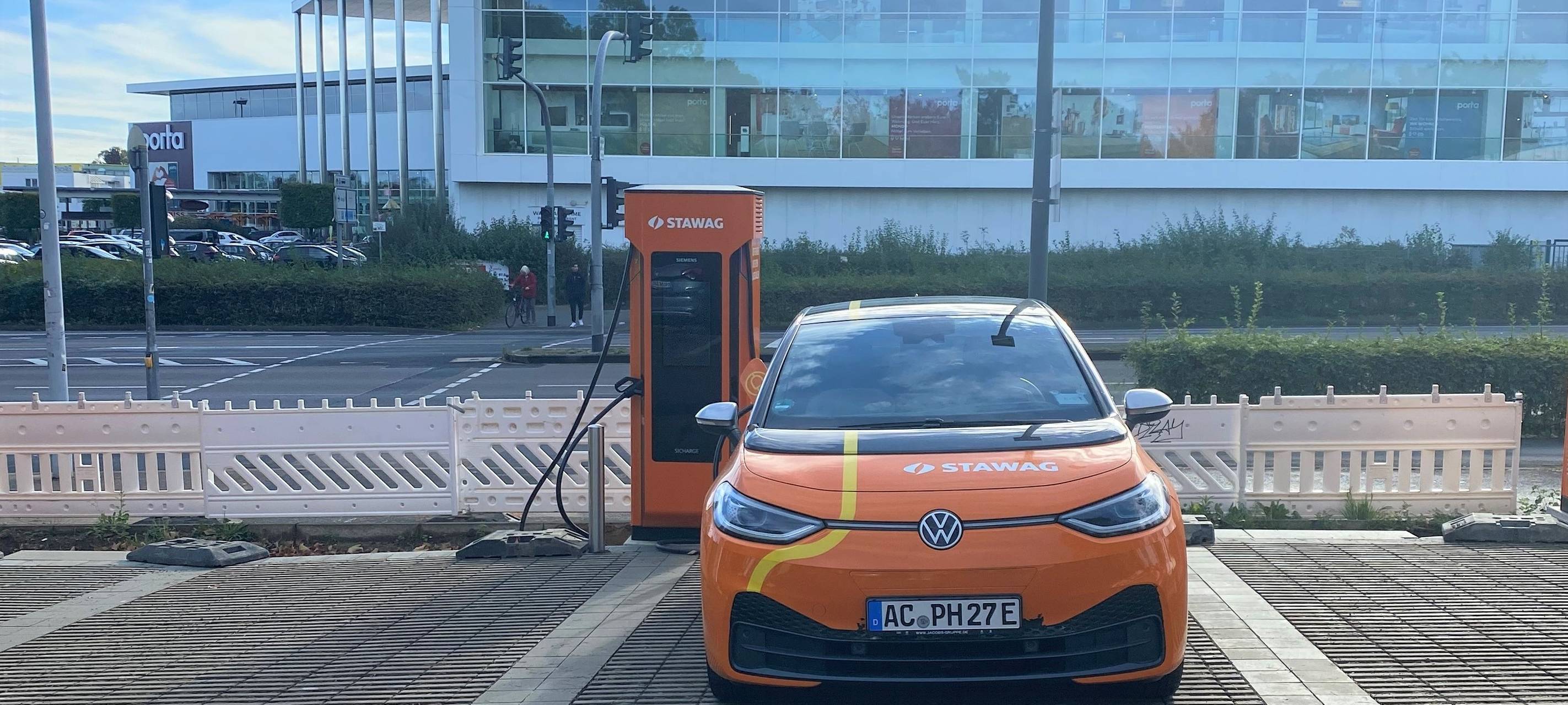 Neuer Schnellladepark für E-Autos am HIT