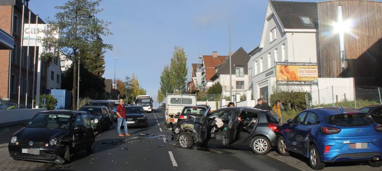 Unfall auf Trierer Straße mit fünf Fahrzeugen