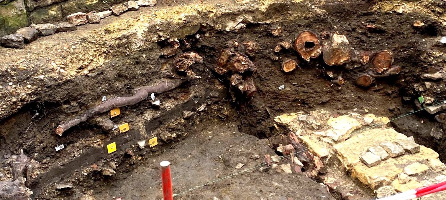 Neue archäologische Funde am Katschhof in Aachen