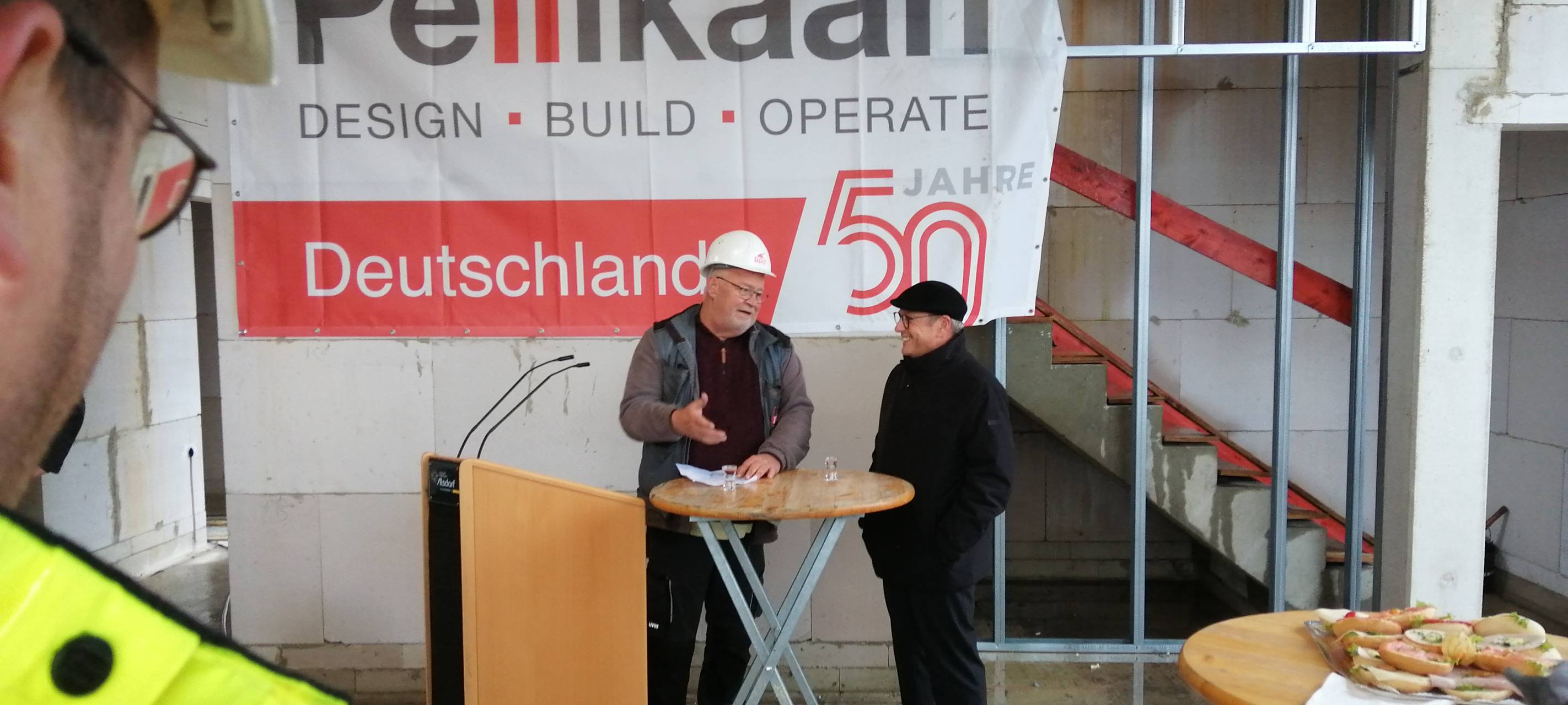 Richtfest: Alsdorfer Hallenbad soll bis Juni fertig werden