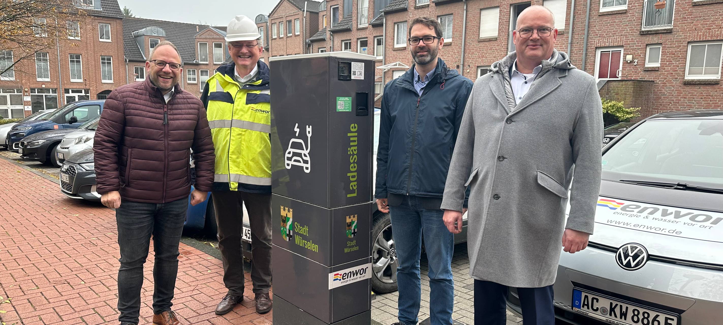 Neue E-Ladesäulen in Würselen