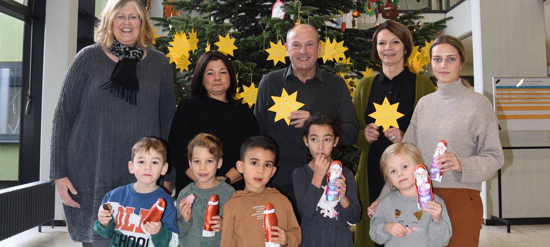 Weihnachts-Wunschbaum im Alsdorfer Rathaus