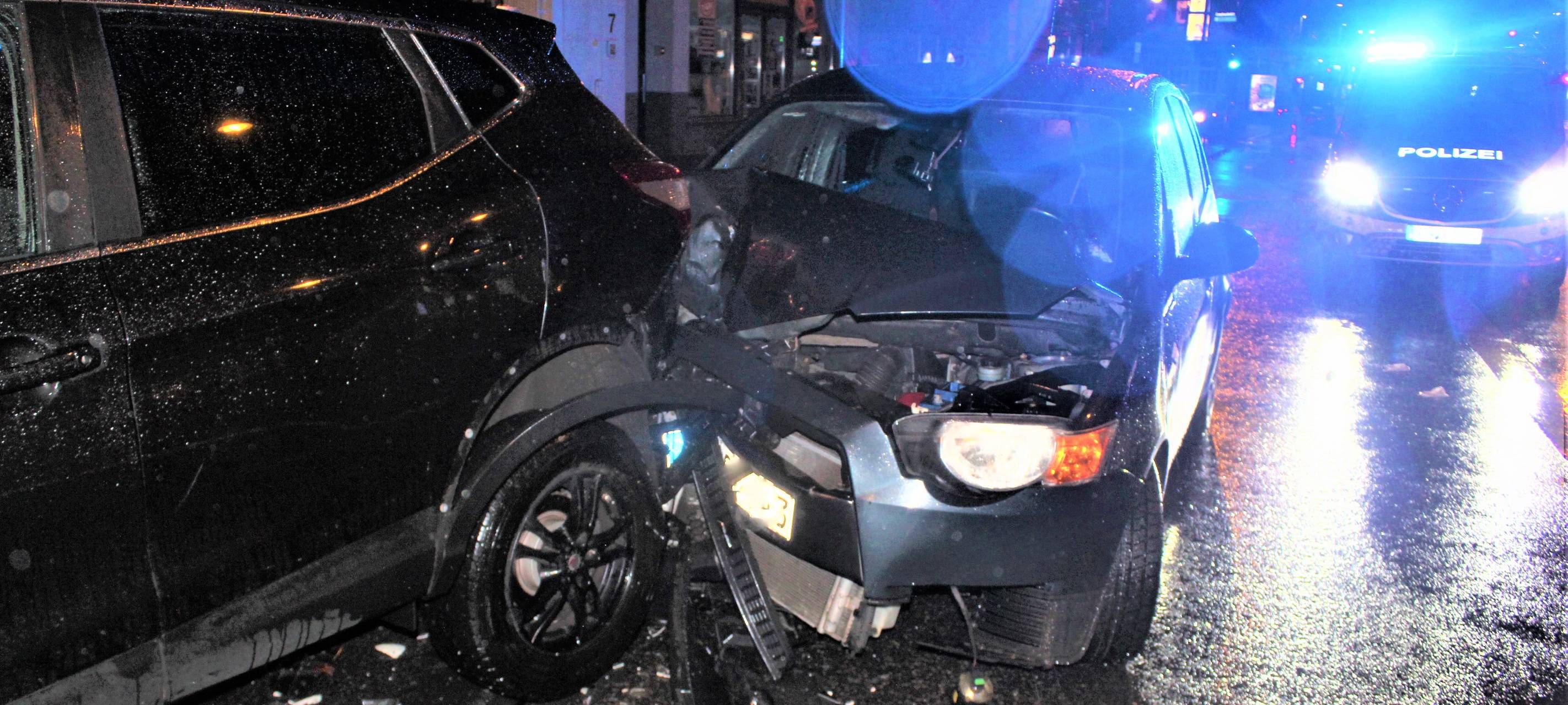 Aachen: Berauscht mit geklauten Pizza-Auto Unfall gebaut