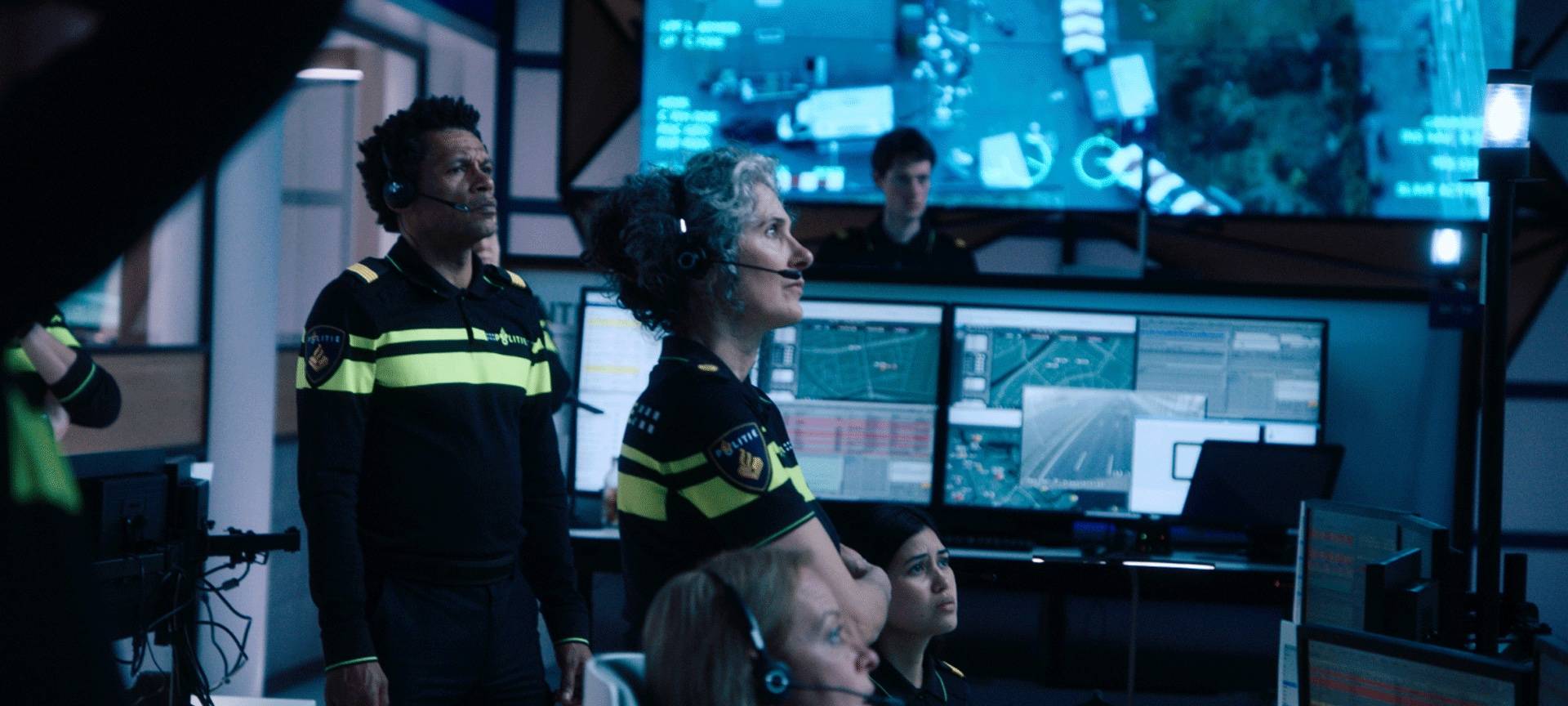 In der Einsatzleitstelle herrscht Chaos.