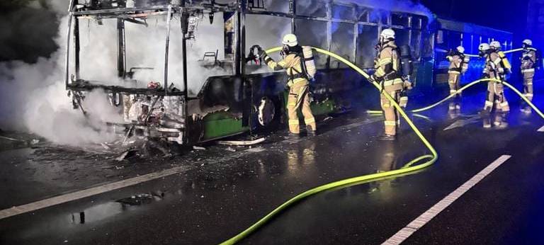 Brennender Linienbus in Alsdorf