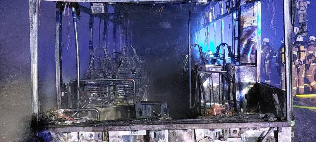 Brennender Linienbus in Alsdorf