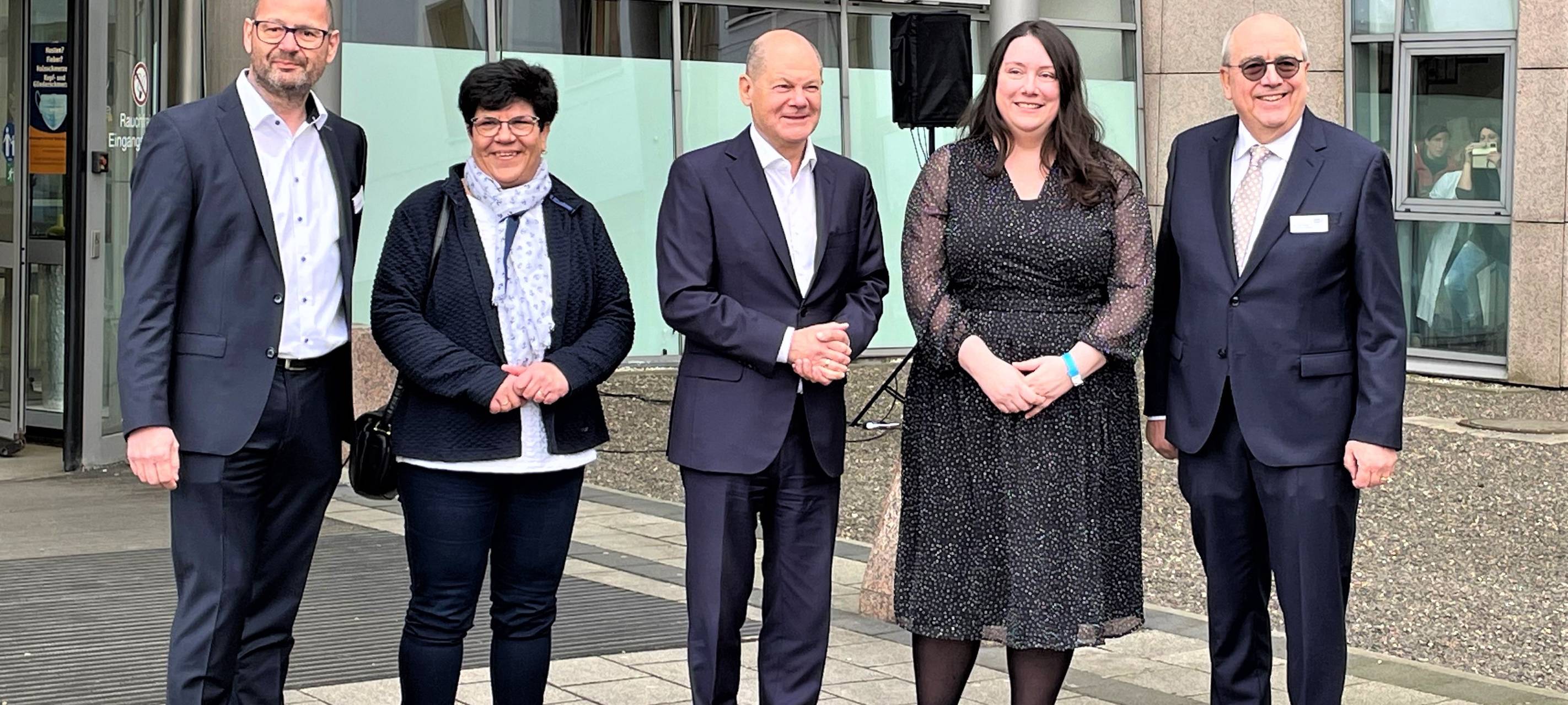 Kanzler Scholz besucht Sankt-Antonius-Hospital und Babor