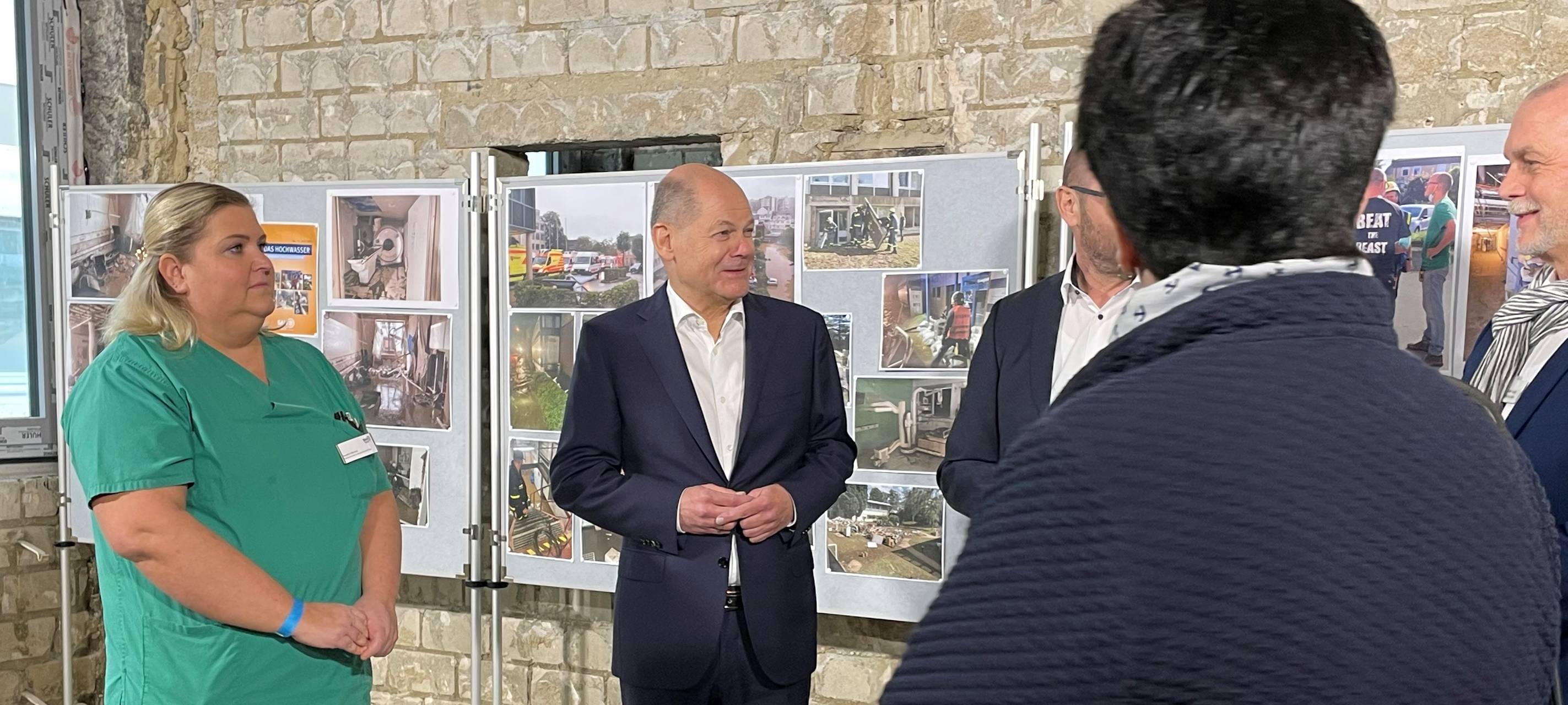 Kanzler Scholz besucht Sankt-Antonius-Hospital und Babor