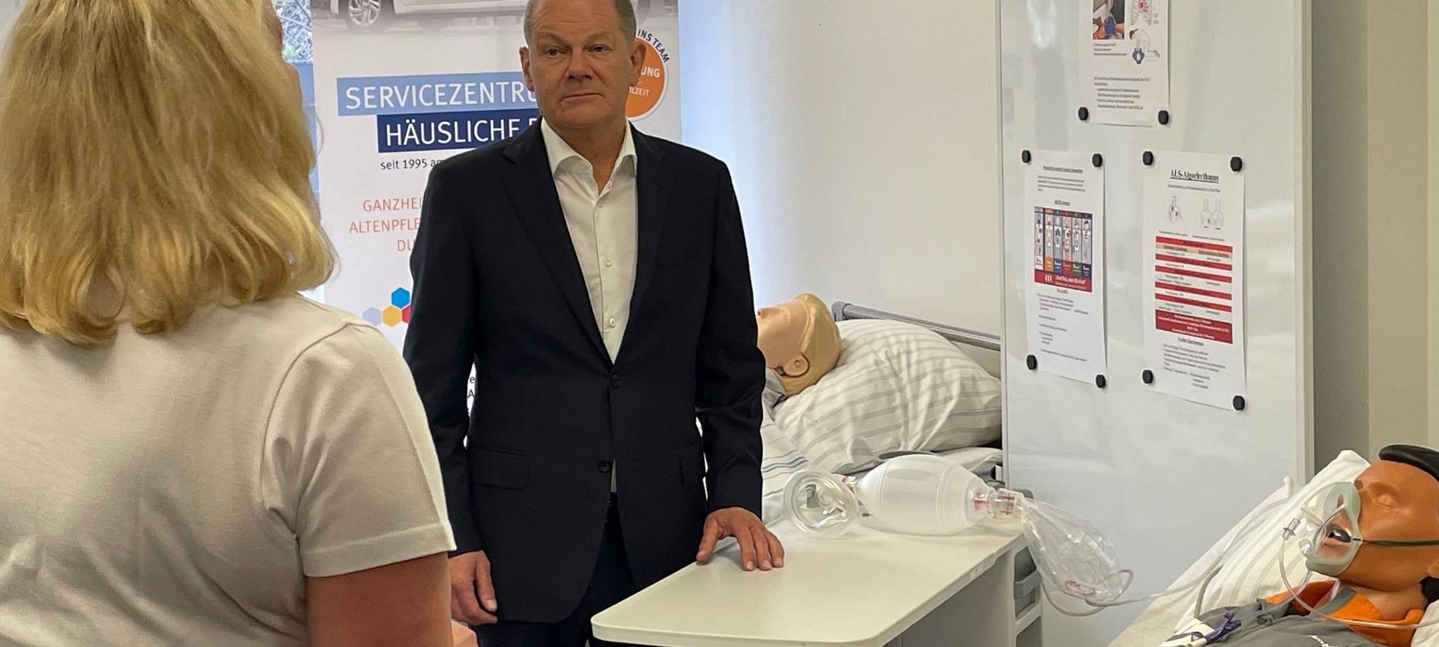 Kanzler Scholz besucht Sankt-Antonius-Hospital und Babor
