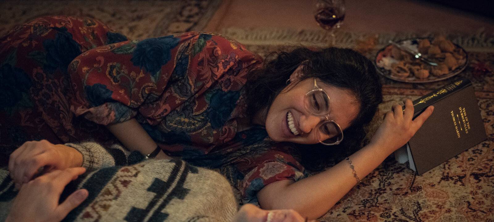 Emma und Dexter kommen sich näher.