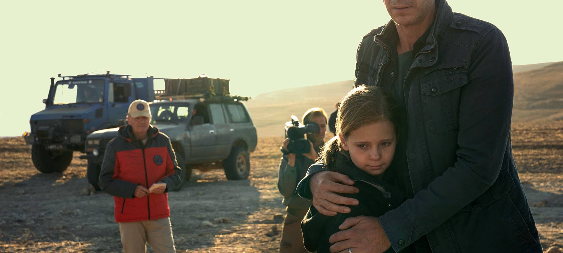 Jos Mann Magnus und ihre Tochter warten auf sie.