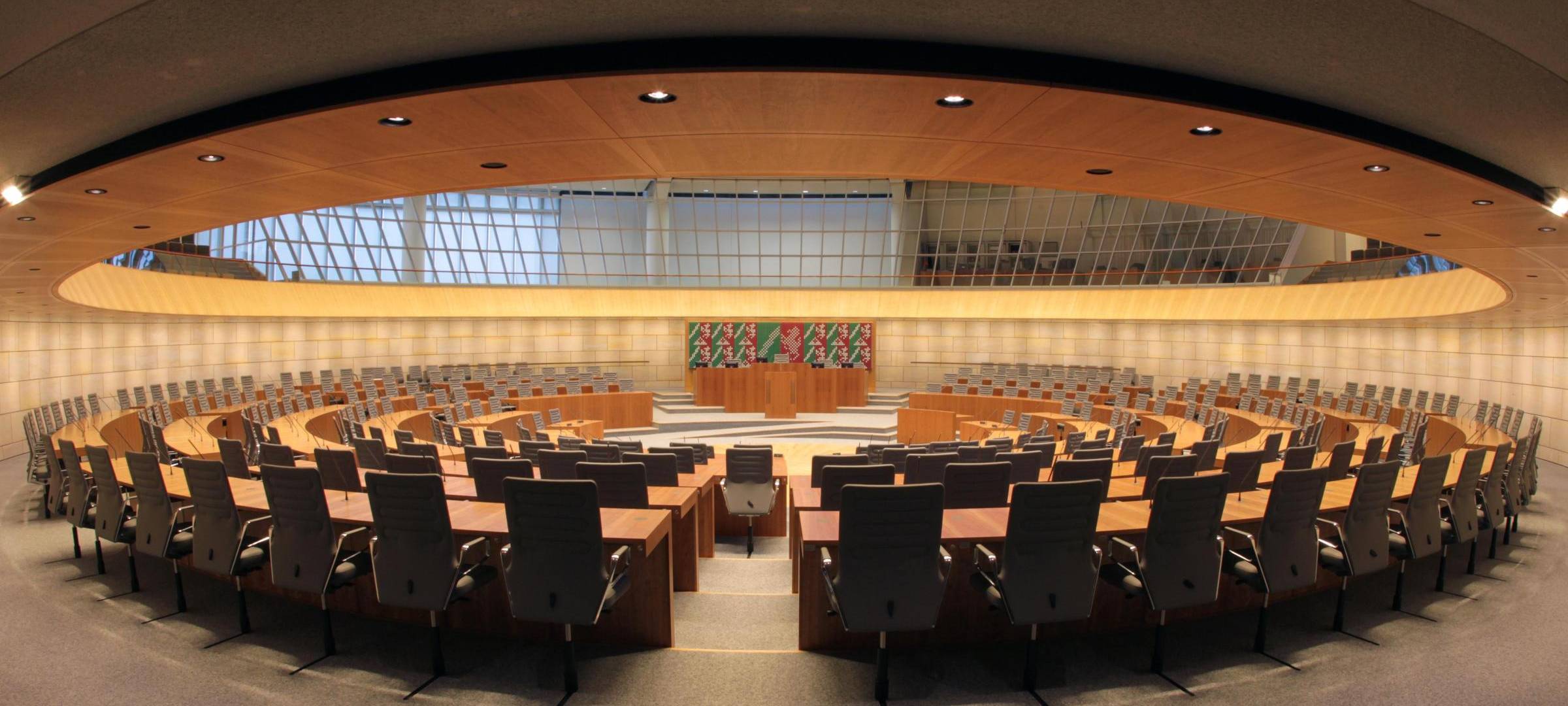 Schüler aus Roetgen und Eschweiler entdecken den Landtag NRW