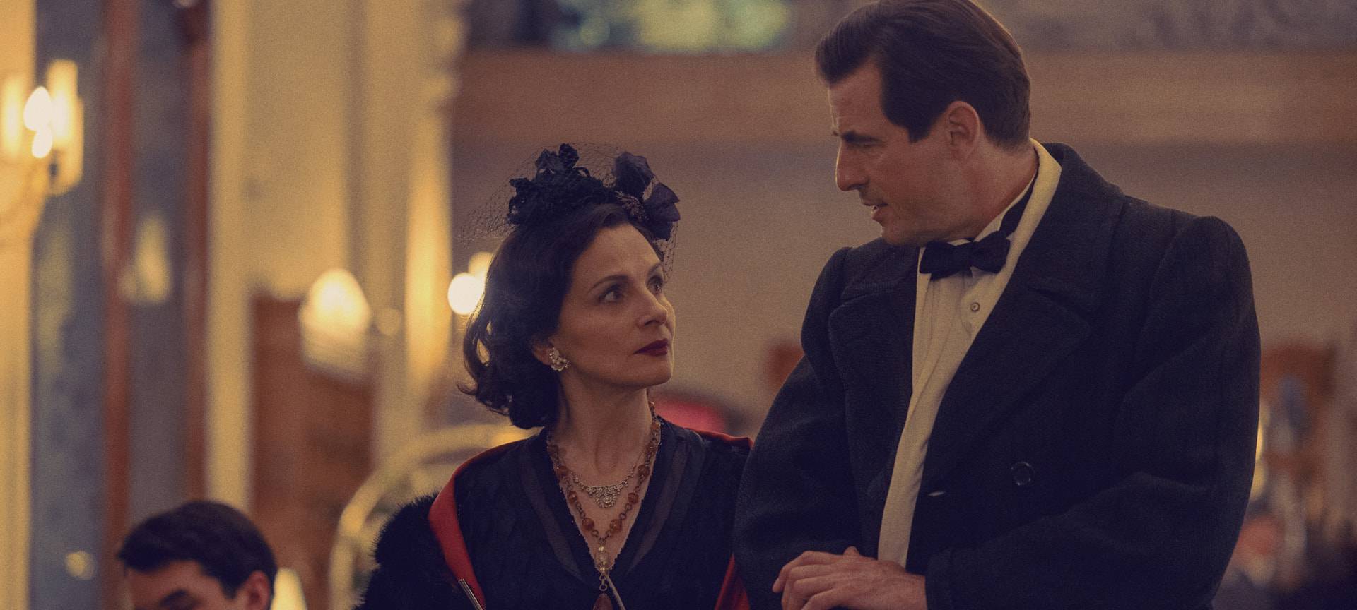 Chanel im Gespräch mit ihrem Begleiter.