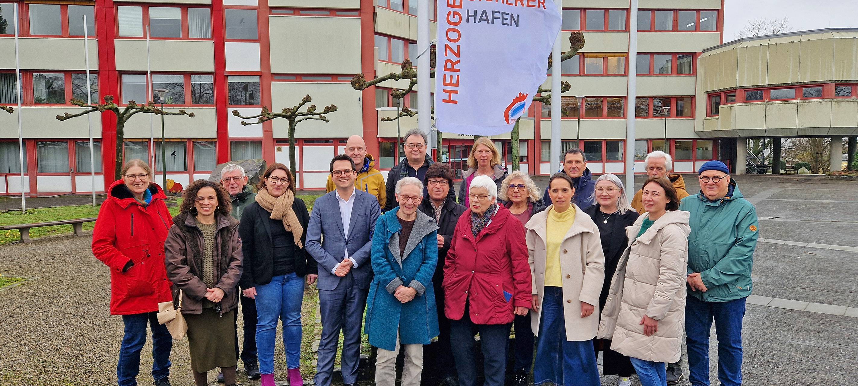 Herzogenrath zeigt Flagge für Geflüchtete