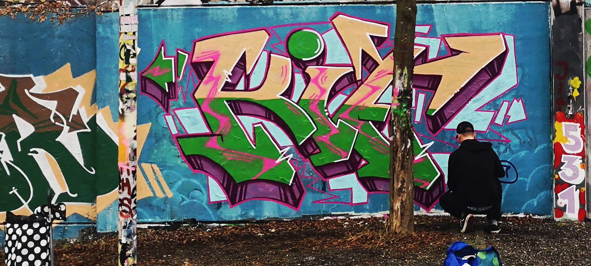 Würselen: Lärmschutzwand wird zur legalen Sprayfläche