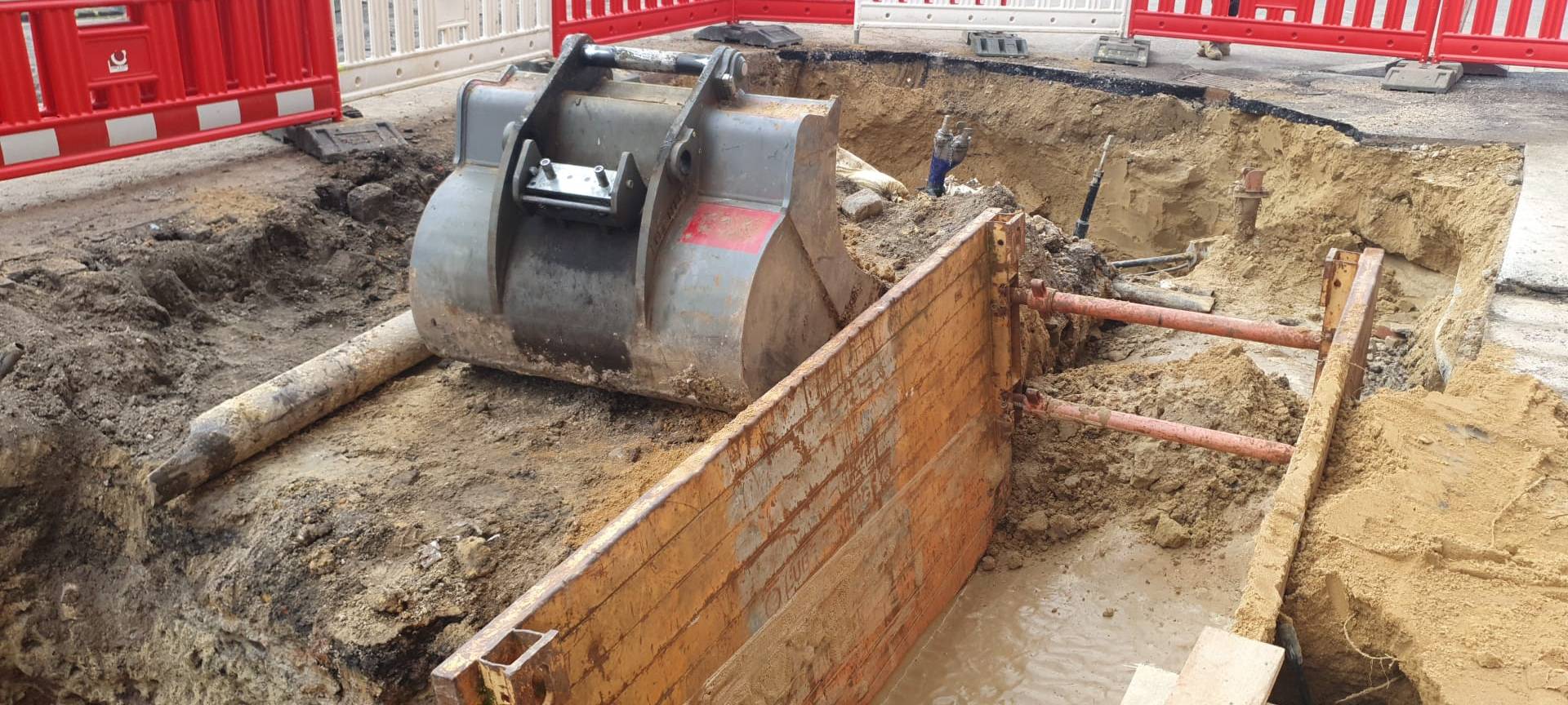 Hydrant bei Bauarbeiten beschädigt