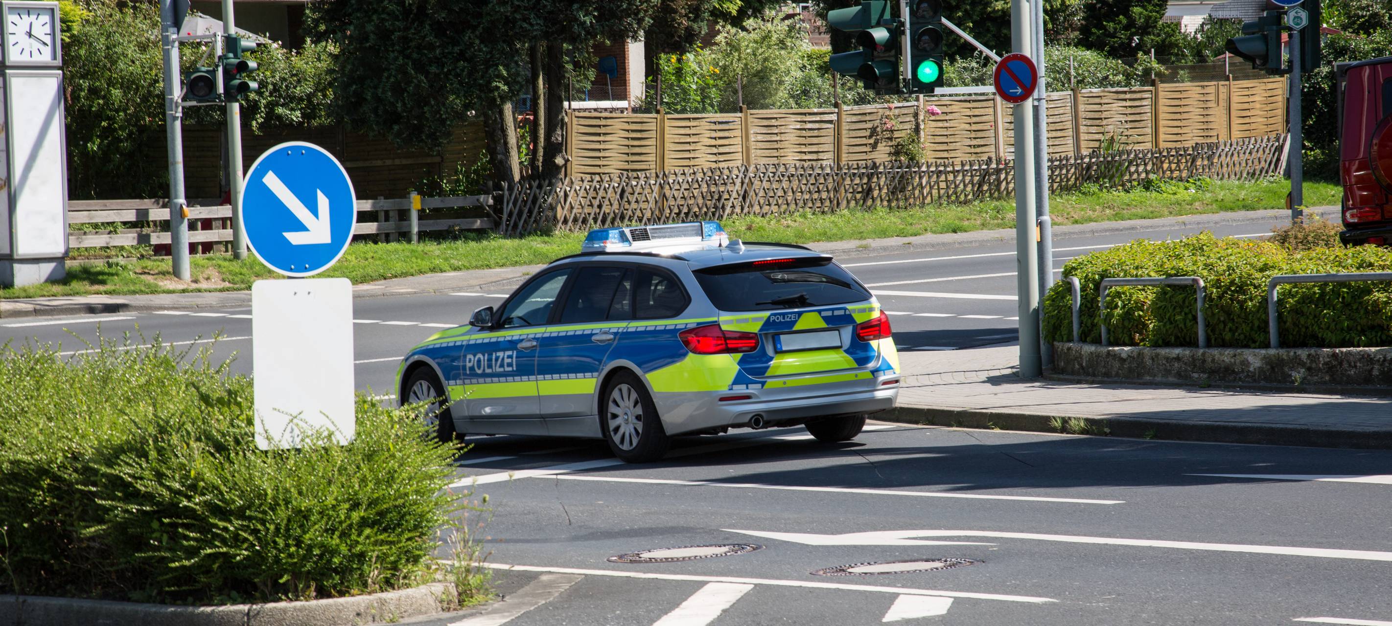 Autodiebe liefern sich Verfolgungsjagd mit Polizei