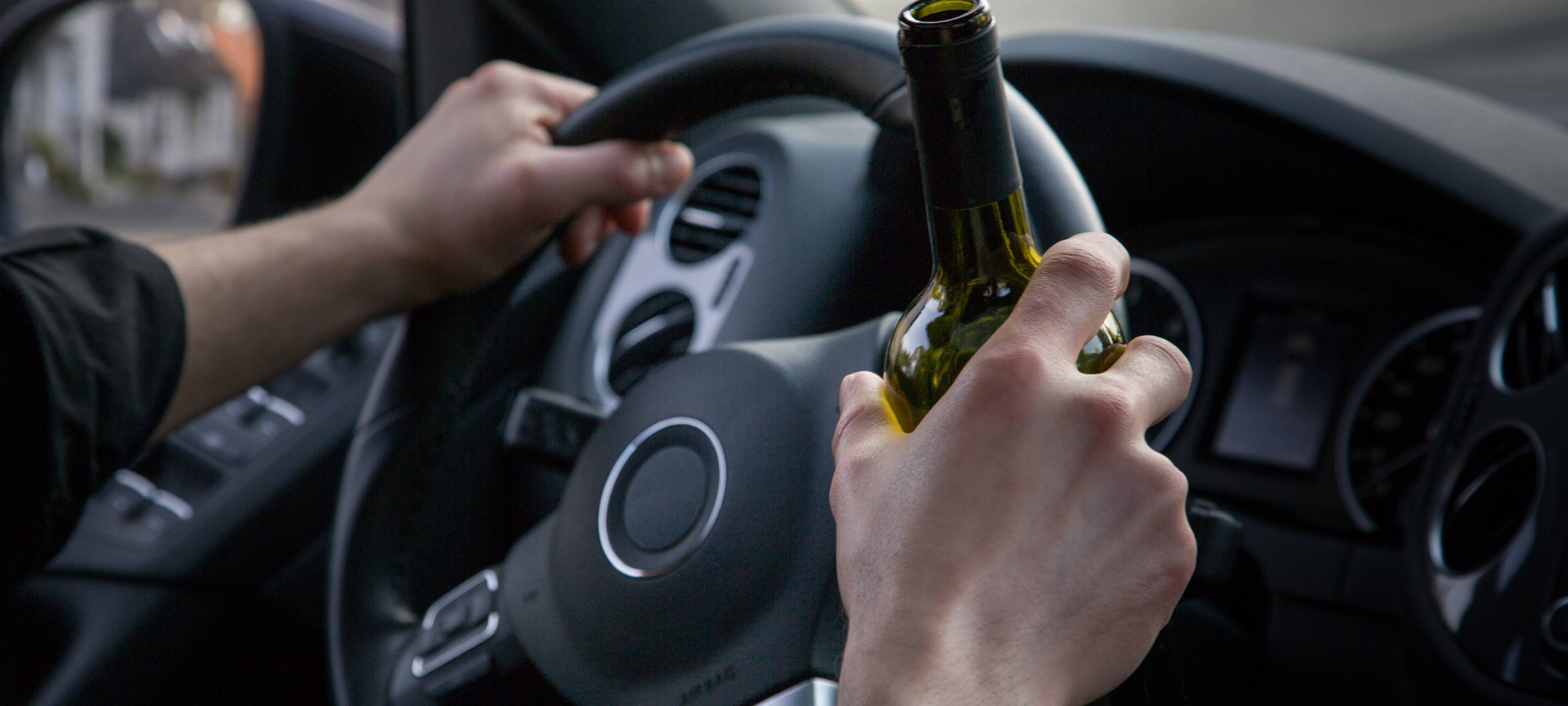 Betrunkener Mann aus Verkehr gezogen