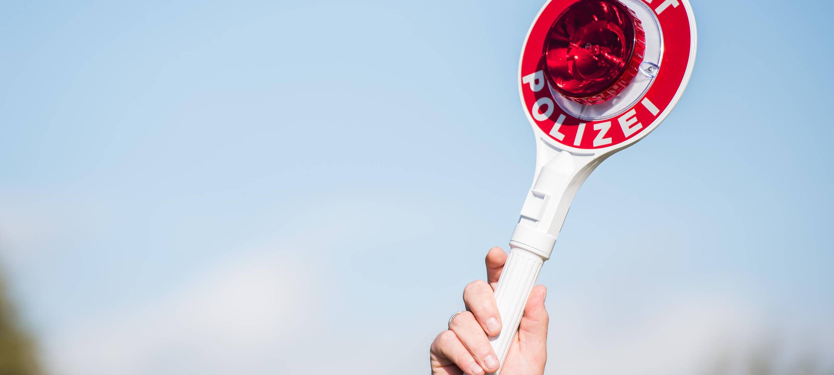 A44: Jugendliche reisen illegal mit Auto ein
