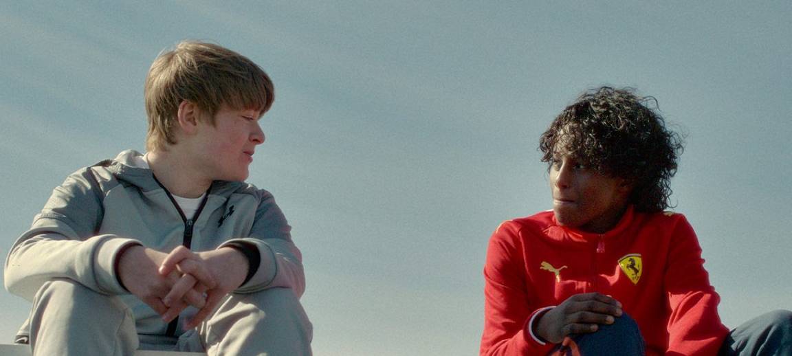 Billy und Dogge hängen zusammen ab.