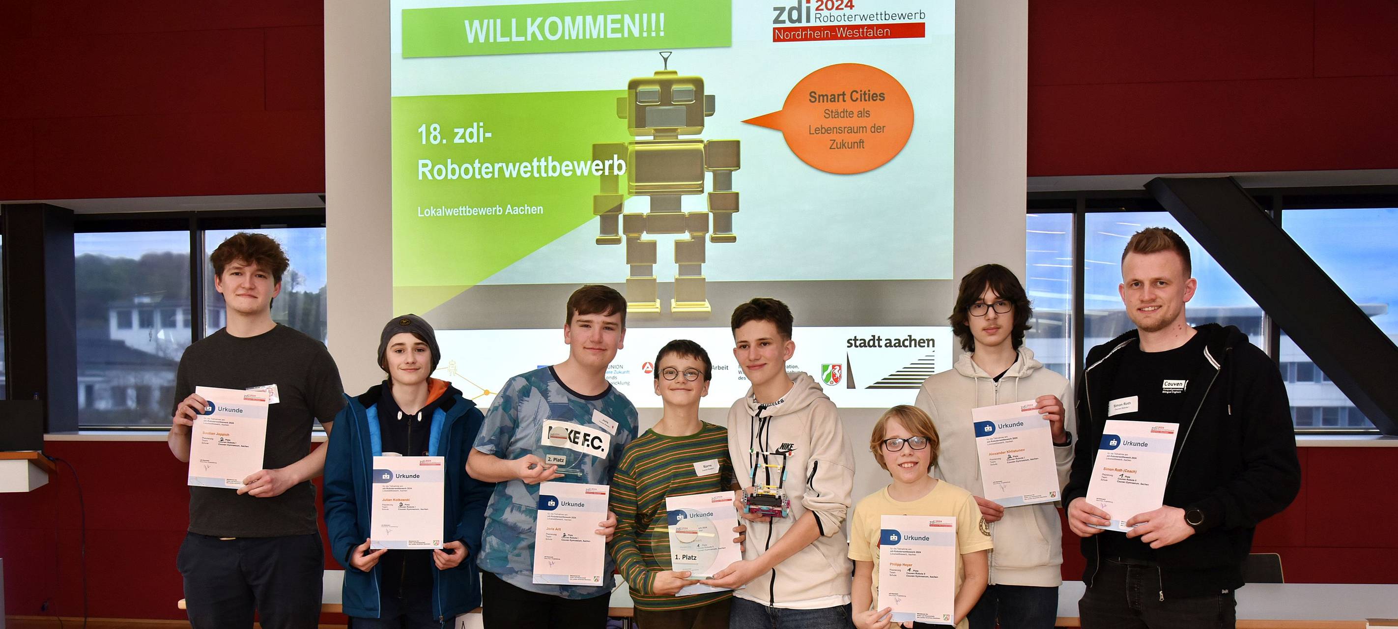 Couven Gymnasium räumt bei Roboterwettbewerb ab