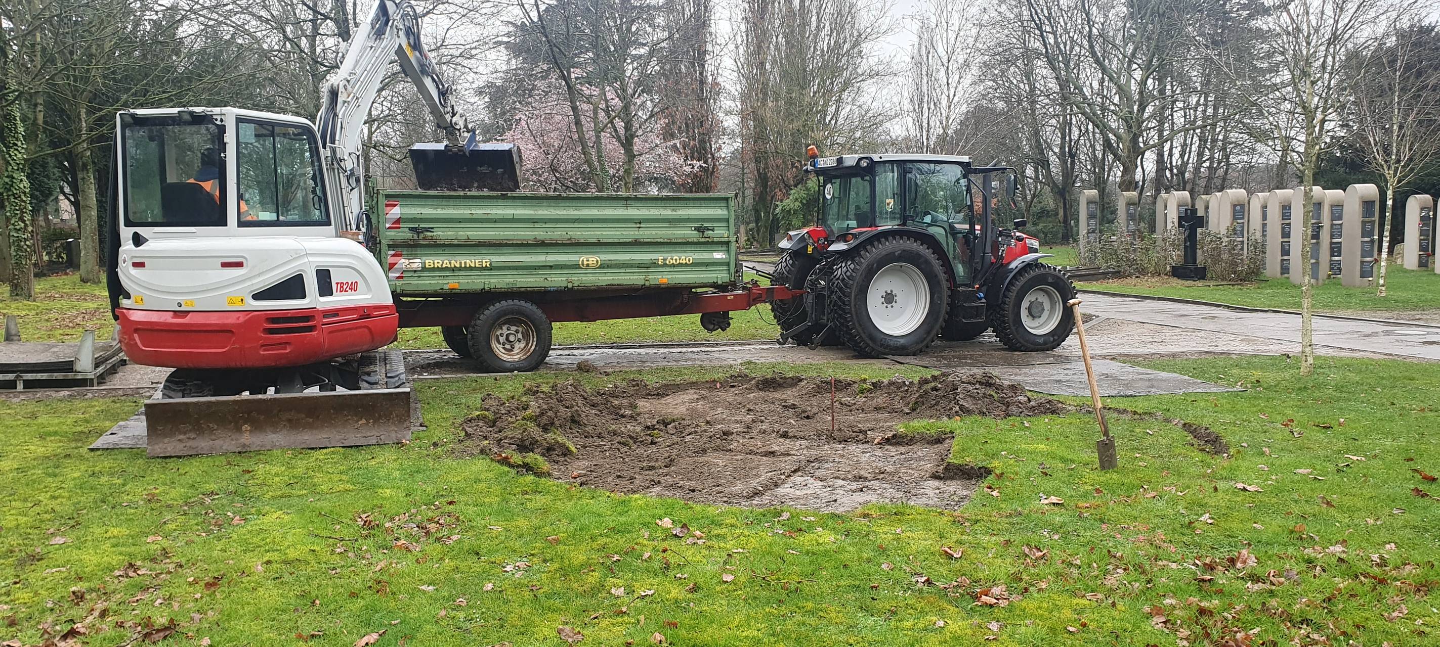 Neu in Würselen: Grabart "Blätter im Wind"