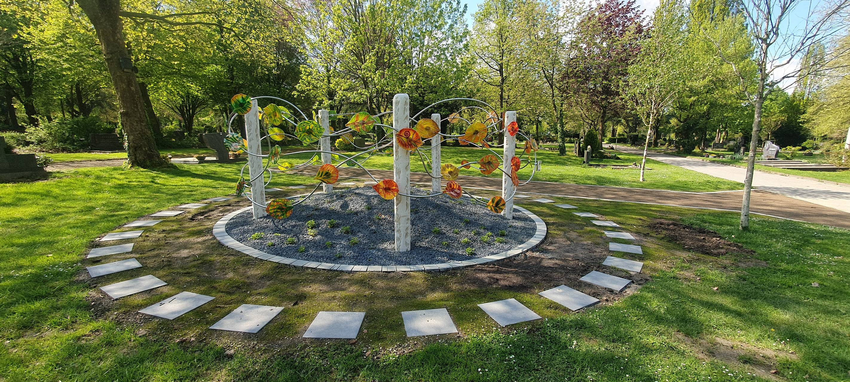 Neu in Würselen: Grabart "Blätter im Wind"