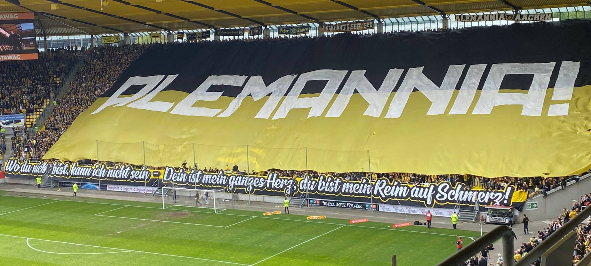 Alemannia-Fans feiern friedlich den Aufstieg in die 3. Liga