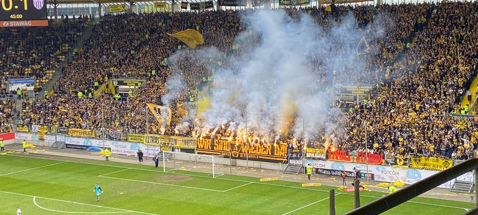 Alemannia-Fans feiern friedlich den Aufstieg in die 3. Liga