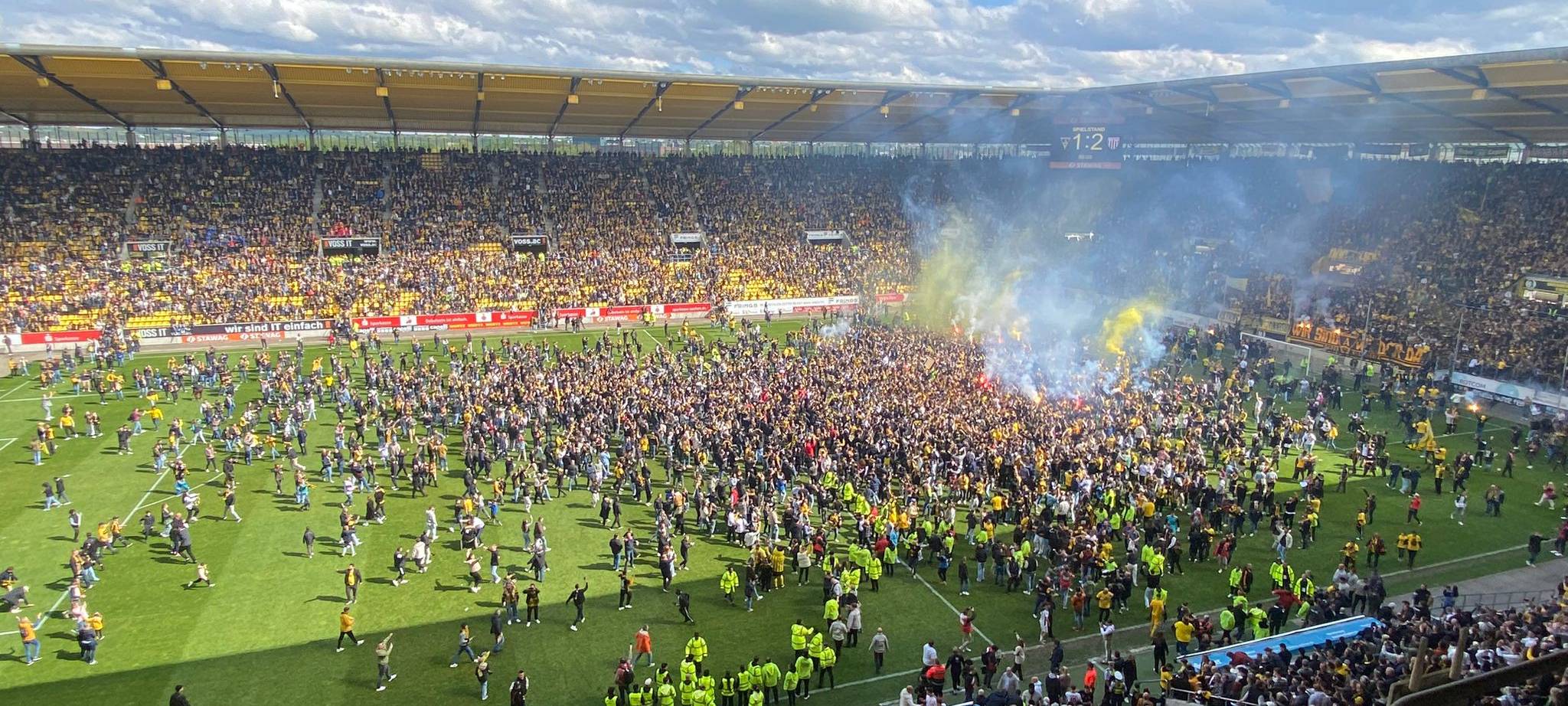 Alemannia-Fans feiern friedlich den Aufstieg in die 3. Liga