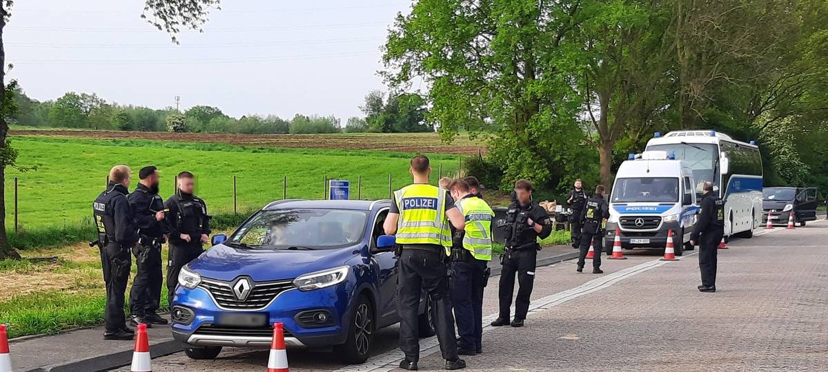 Bundespolizei kontrolliert Fußballfans an der Grenze