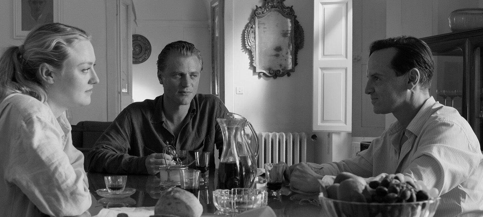 Tom mit Richard und Marge am Tisch.