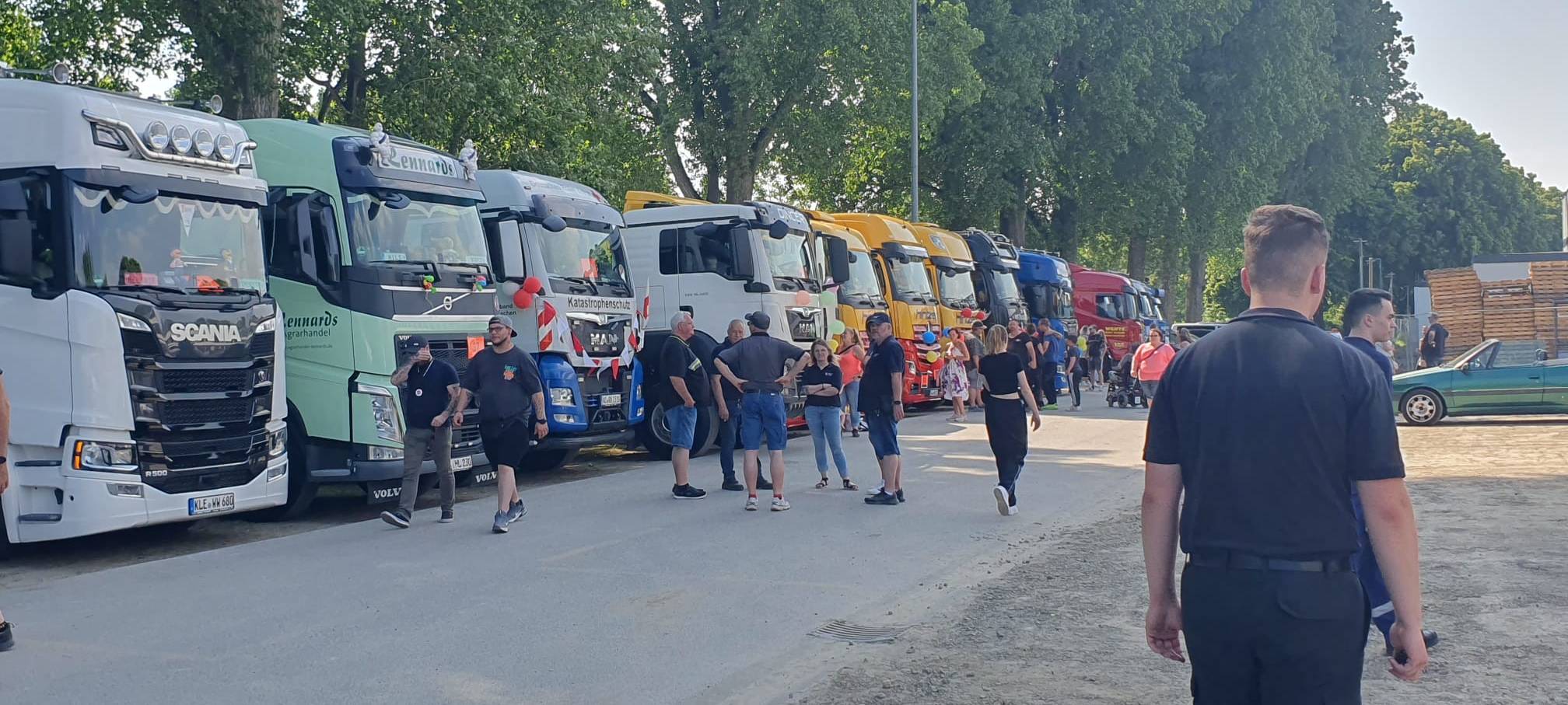 LKW-Konvoi für den guten Zweck