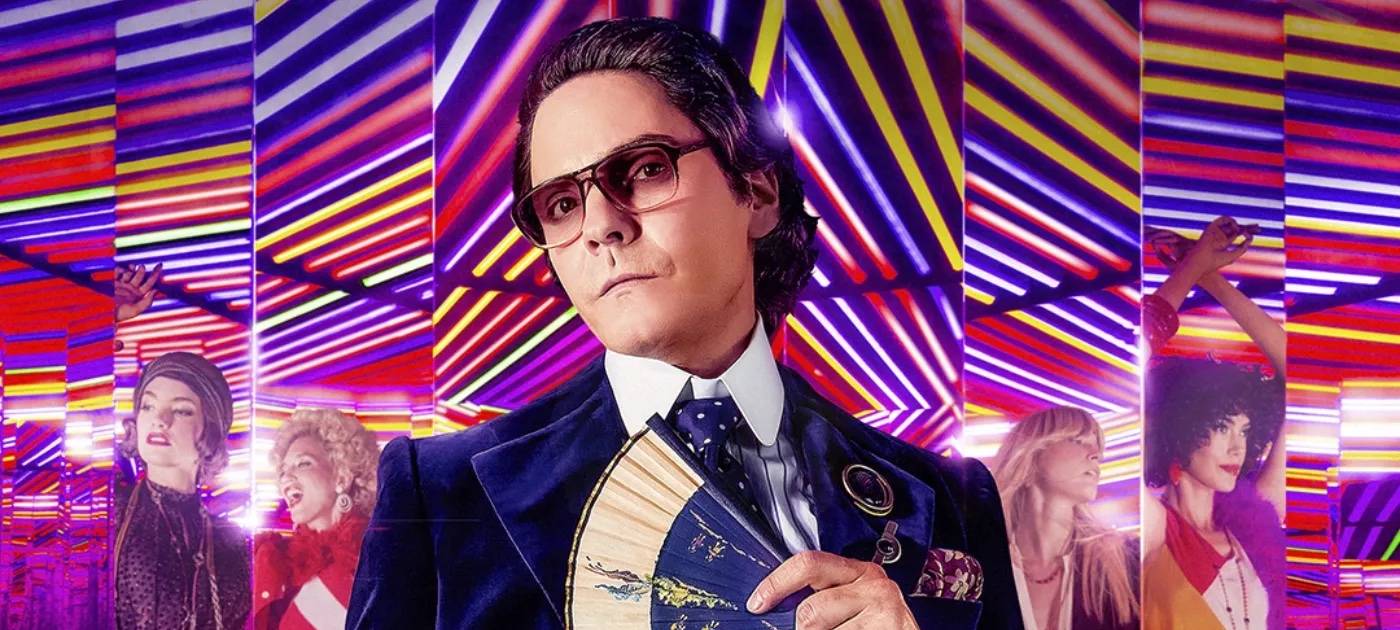 Karl Lagerfeld steigt zum Modezar auf.