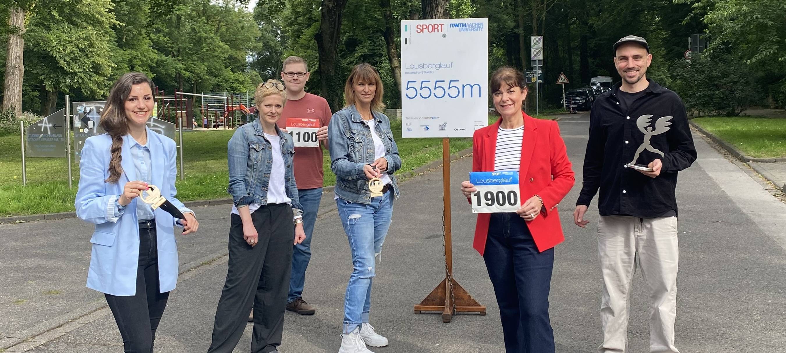 Vorm 35. Lousberglauf: Die Streckenschilder sind schon da