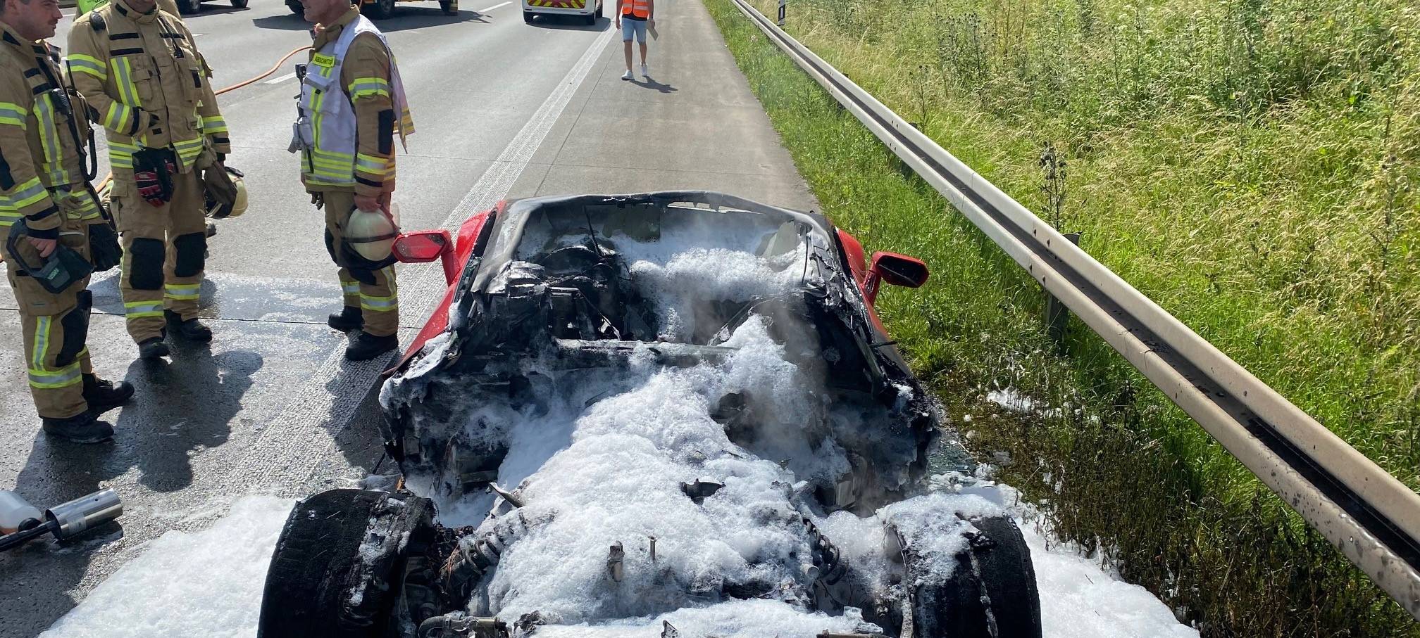 Brennender Lamborghini auf der A4