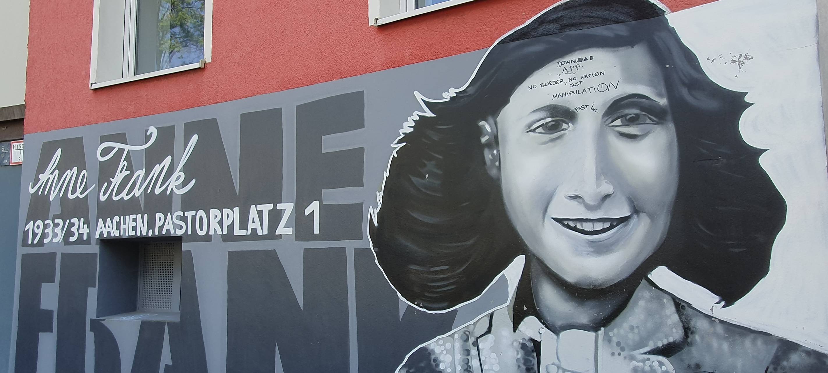 Anne Frank-Bild in Aachen erneut bekritzelt