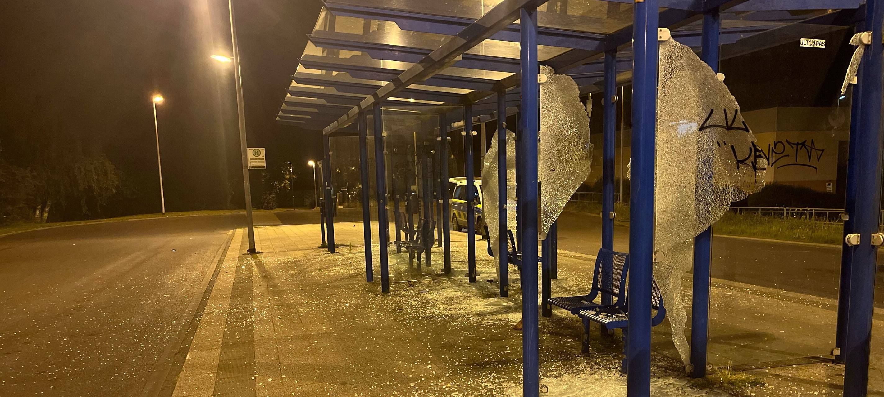 Mariadorf: Bushaltestelle in der Nacht demoliert